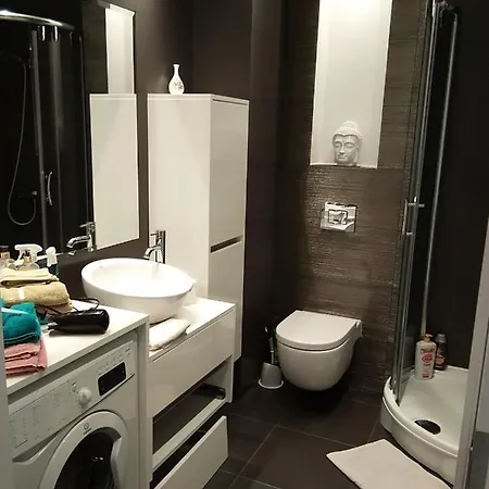 Center Japan - No Smoking, Free Bottled Water, Coffea And Tea