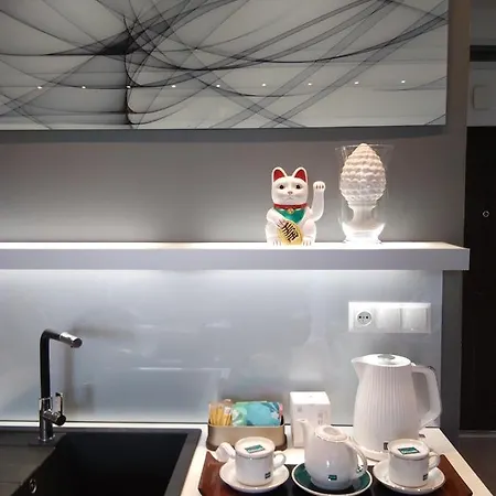 Center Japan - No Smoking, Free Bottled Water, Coffea And Tea 아파트 코잘린