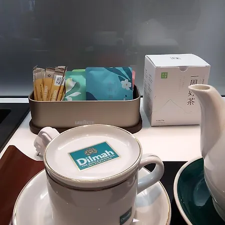 Center Japan - No Smoking, Free Bottled Water, Coffea And Tea 코잘린