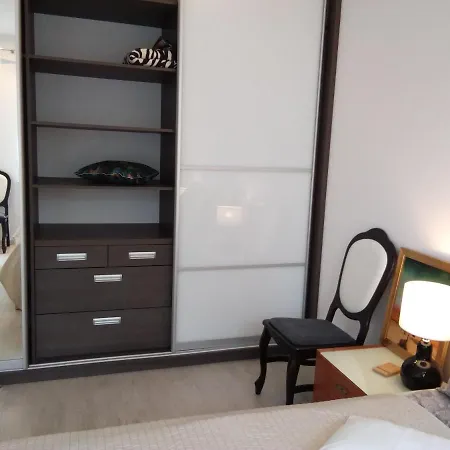 Center Japan - No Smoking, Free Bottled Water, Coffea And Tea *