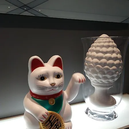 Center Japan - No Smoking, Free Bottled Water, Coffea And Tea *