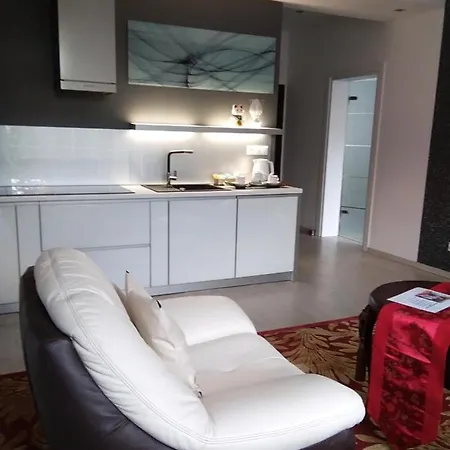 Center Japan - No Smoking, Free Bottled Water, Coffea And Tea *