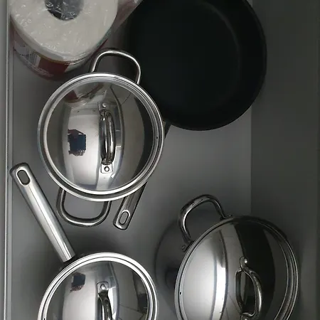 Center Japan - No Smoking, Free Bottled Water, Coffea And Tea *