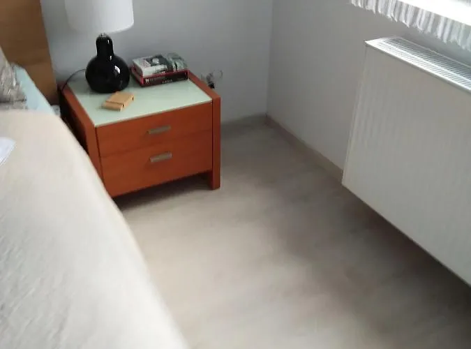 Center Japan - No Smoking, Free Bottled Water, Coffea And Tea コシャリン