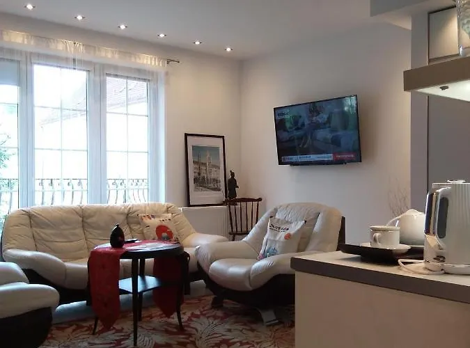 Center Japan - No Smoking, Free Bottled Water, Coffea And Tea * コシャリン