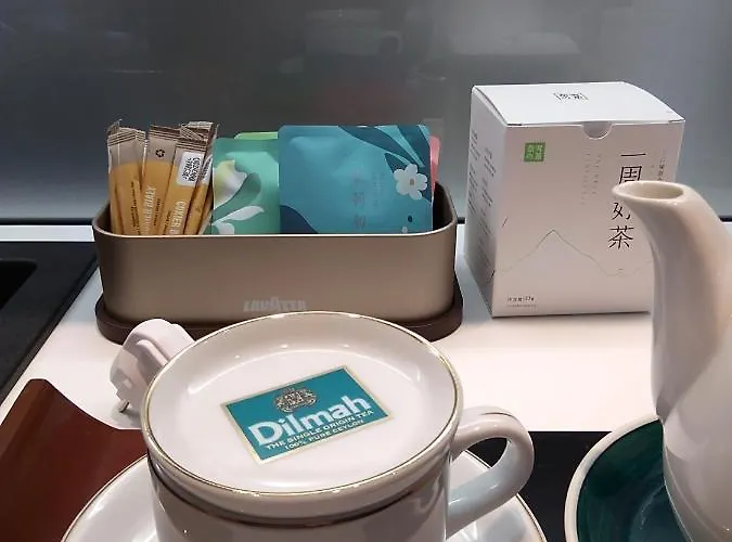 Center Japan - No Smoking, Free Bottled Water, Coffea And Tea コシャリン