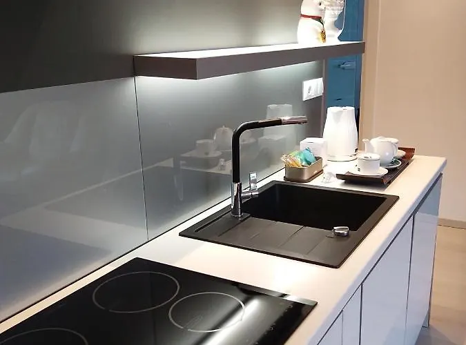 Center Japan - No Smoking, Free Bottled Water, Coffea And Tea