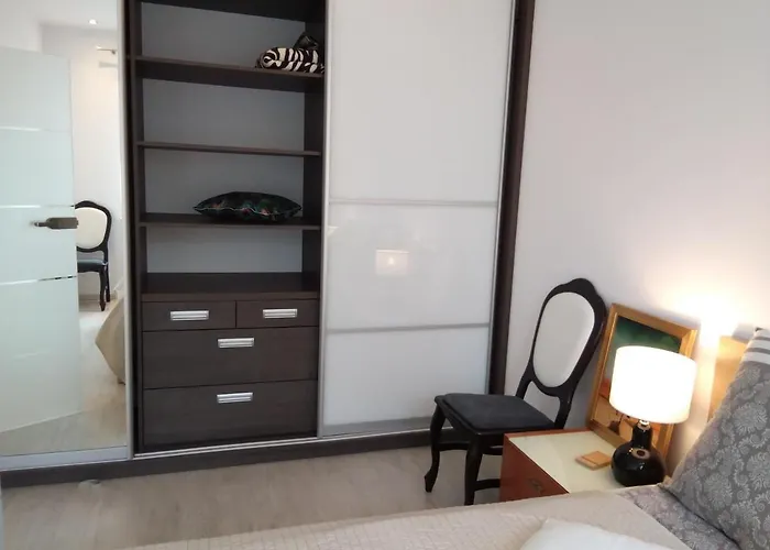 Center Japan - No Smoking, Free Bottled Water, Coffea And Tea *