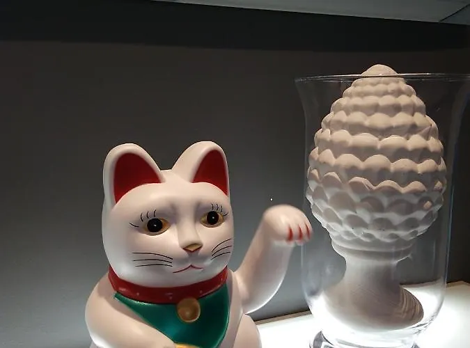 Center Japan - No Smoking, Free Bottled Water, Coffea And Tea *