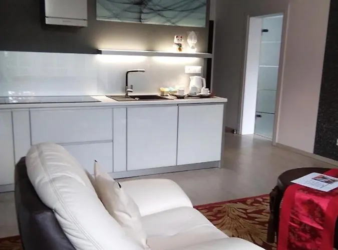 Center Japan - No Smoking, Free Bottled Water, Coffea And Tea *