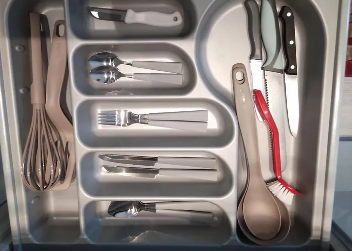 Center Japan - No Smoking, Free Bottled Water, Coffea And Tea