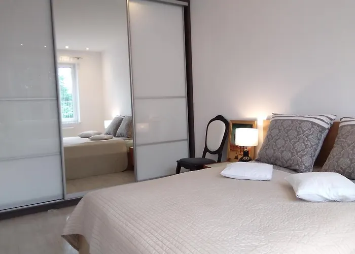 Center Japan - No Smoking, Free Bottled Water, Coffea And Tea