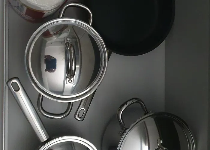 Center Japan - No Smoking, Free Bottled Water, Coffea And Tea *