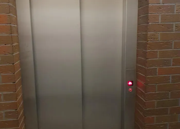 Center Japan - No Smoking, Free Bottled Water, Coffea And Tea コシャリン