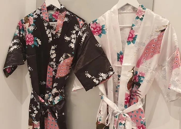 Center Japan - No Smoking, Free Bottled Water, Coffea And Tea コシャリン